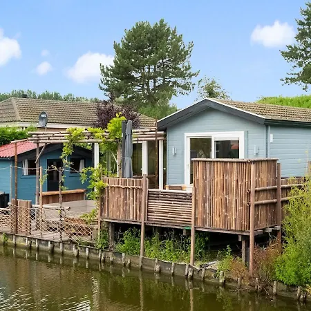 The Blue House - Heerlijk Aan Het Water Chalet Ooltgensplaat