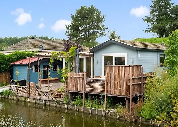 The Blue House - Heerlijk Aan Het Water Dağ evi Ooltgensplaat